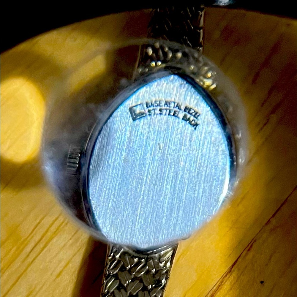 Vintage Women's Gruen Vintage Diamond Italy Gold Tone Watch - Picture 5 of 6